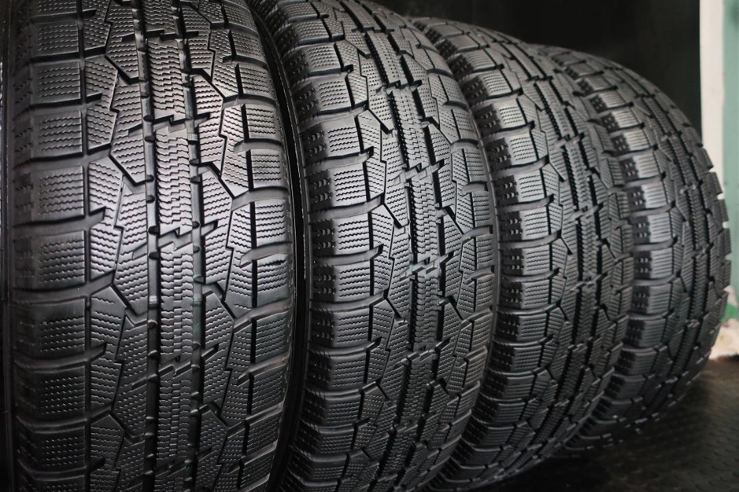 極上9分山 2022年製 国産スタッドレス 185/65R15 フリードスパイク