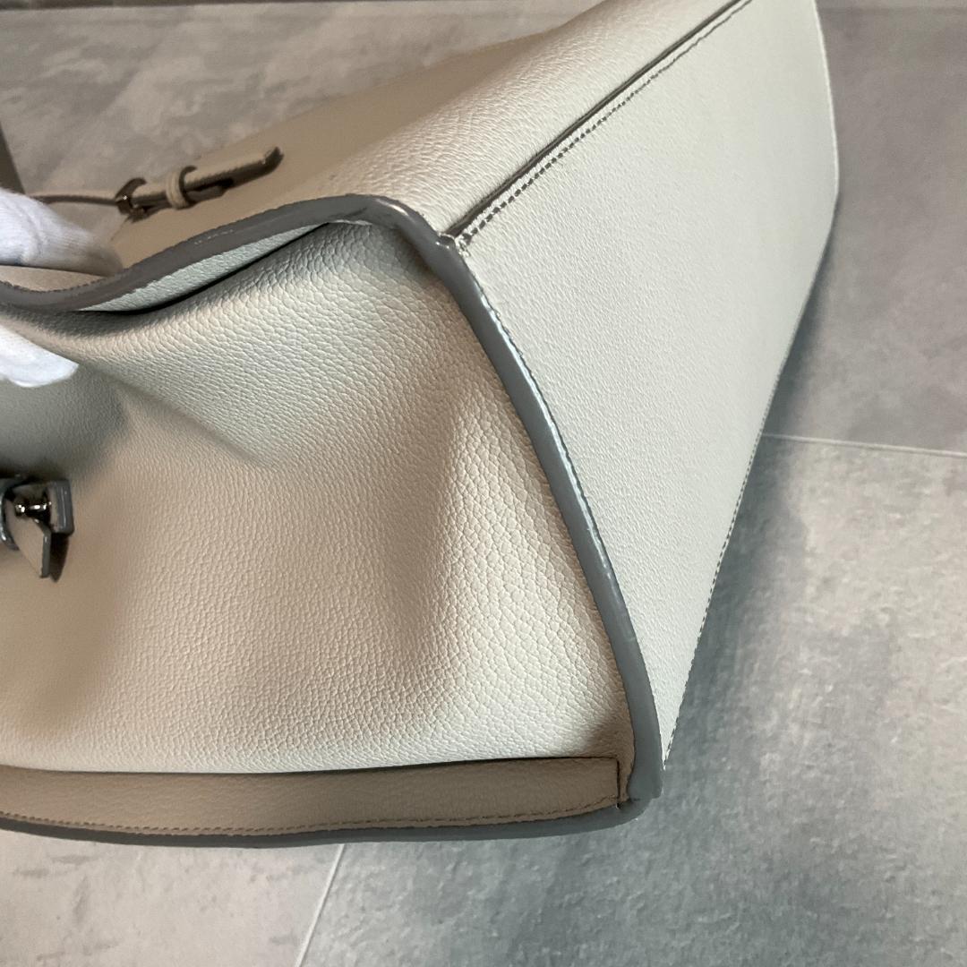 【美品】CHARLES＆KEITH チャールズ＆キース　トートバッグ　レディース