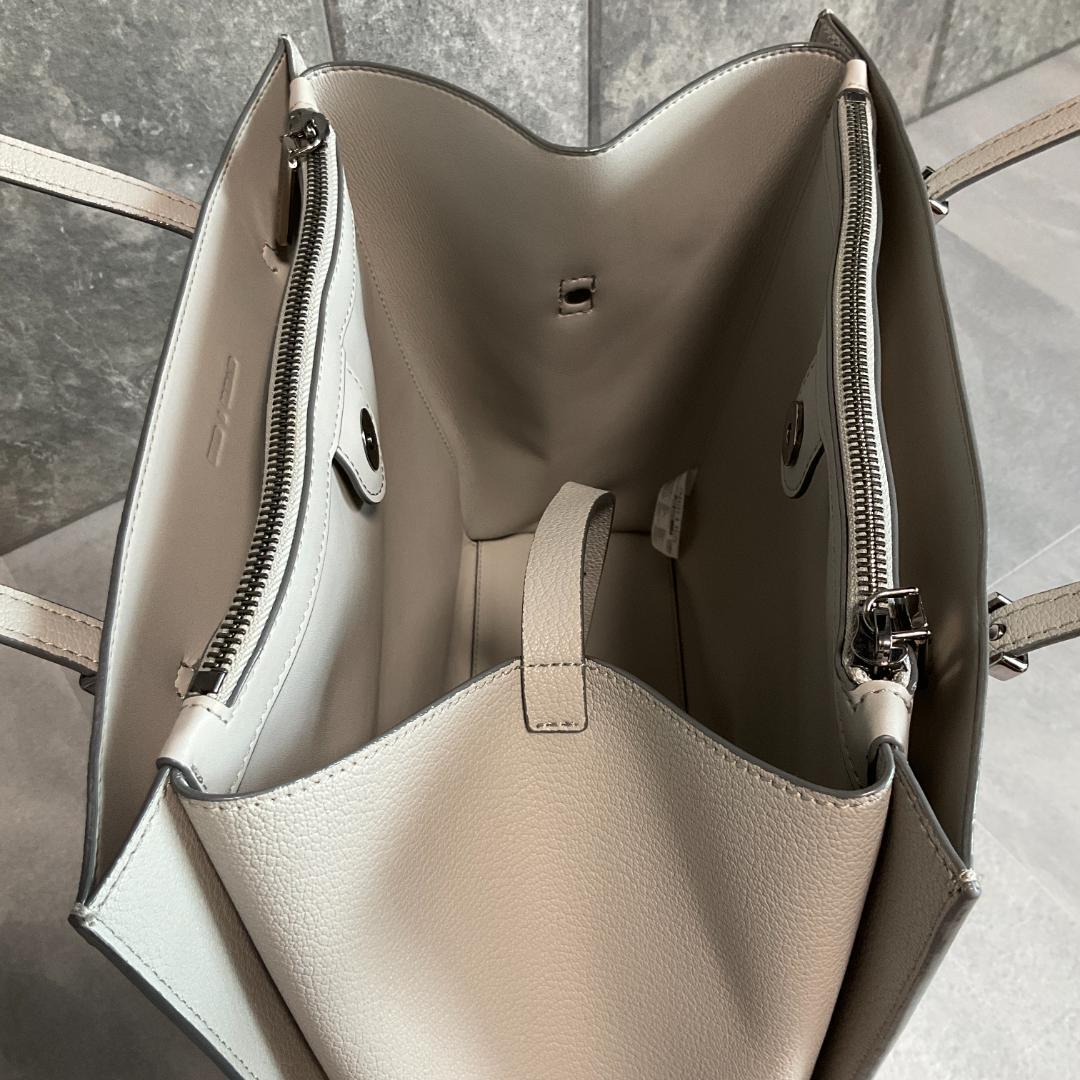 【美品】CHARLES＆KEITH チャールズ＆キース　トートバッグ　レディース