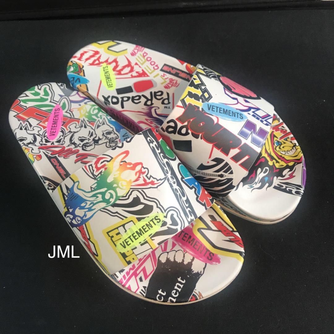 希少 VETEMENTS STICKER SLIDES 41 WpEgc-m35479212837 安い最安値