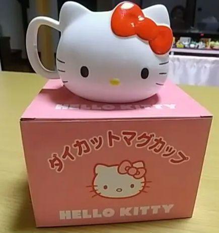 【新品♡美品】キティちゃんダイカットマグカップ