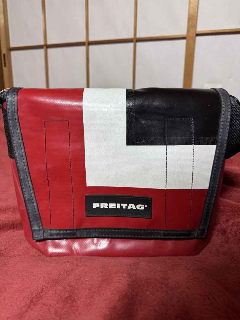 フライターグFREITAG F11 LASSIE スマイリーマーク