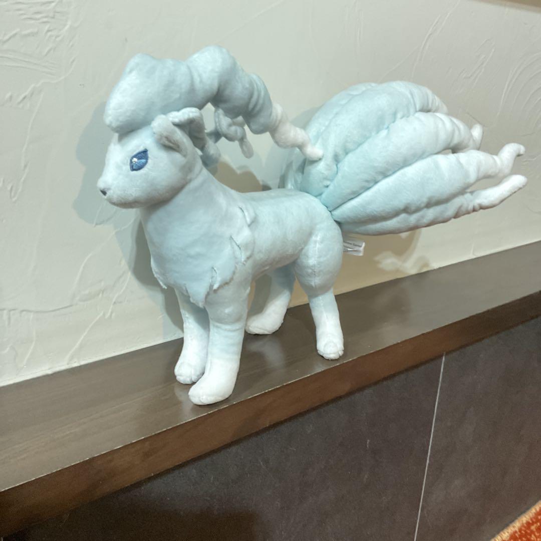ポケモン　アローラキュウコン　ぬいぐるみ