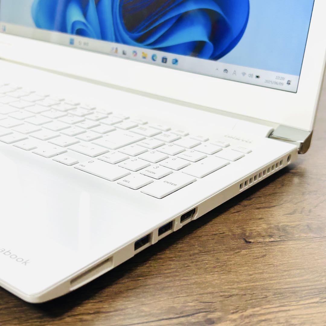 ダイナブック SSD/8GB/カメラ オフィス付きノートPC Windows11
