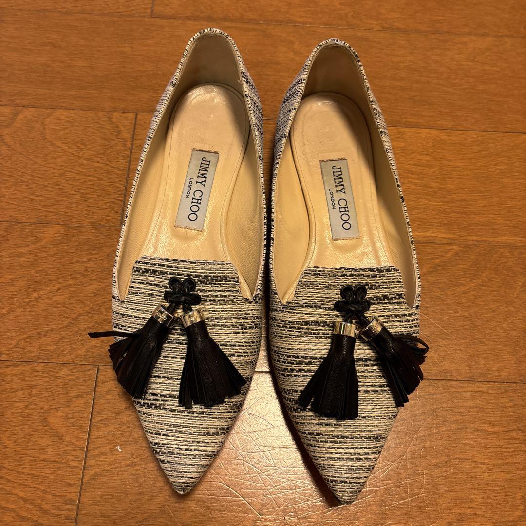 JIMMY CHOO タッセル付きフラットシューズ