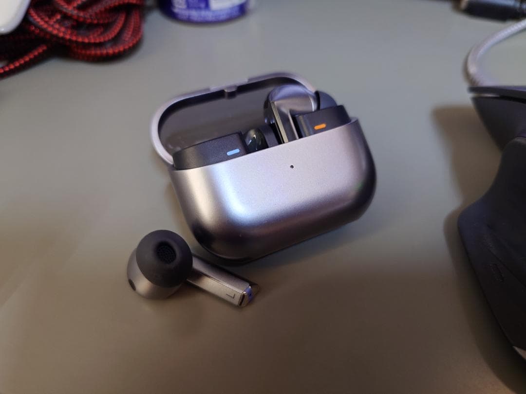 Galaxy buds3 pro ケース微キズ目立った傷や汚れなし