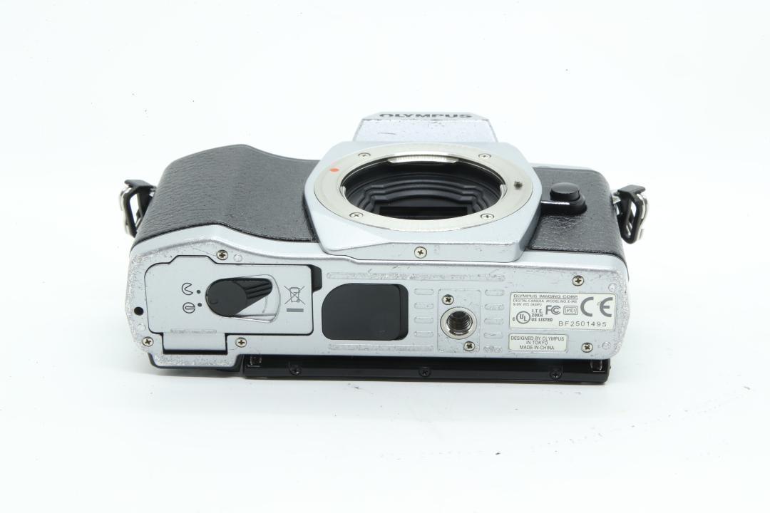 【N2319】 OLYMPUS OM-D E-M5 シルバー