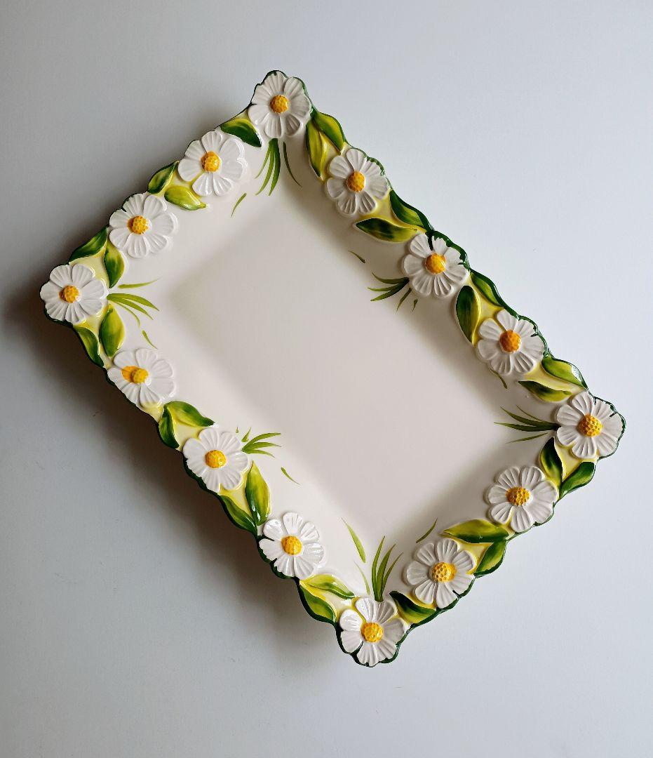 ☘新品・未使用　イタリア製マーガレット柄角型プレート☘