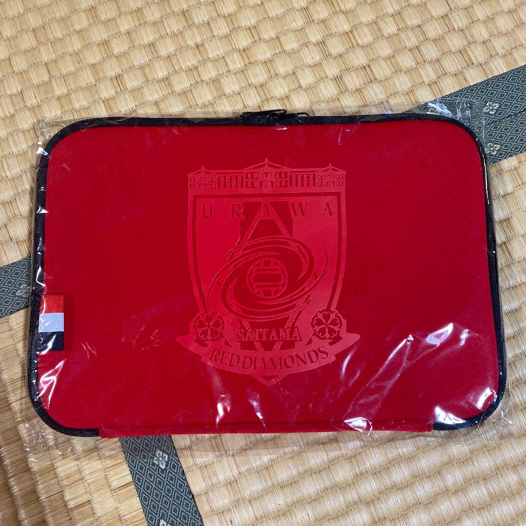 メルカリ 未使用 浦和レッズ ラバーポーチ シーズンチケット特典 記念グッズ 1 800 中古や未使用のフリマ メルカリ 未使用 浦和レッズ ラバーポーチ シーズンチケット特典 記念グッズ 1 800 中古や未使用のフリマ
