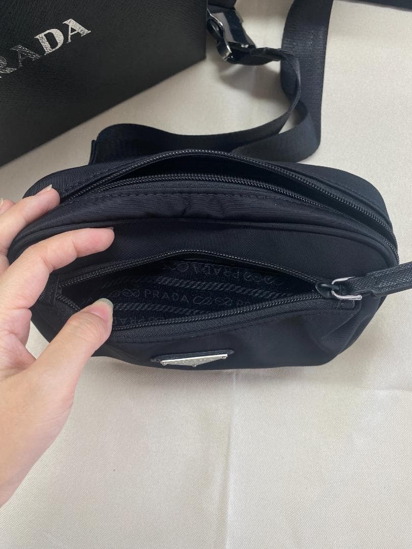 PRADA ボディバッグ 黒 ナイロン