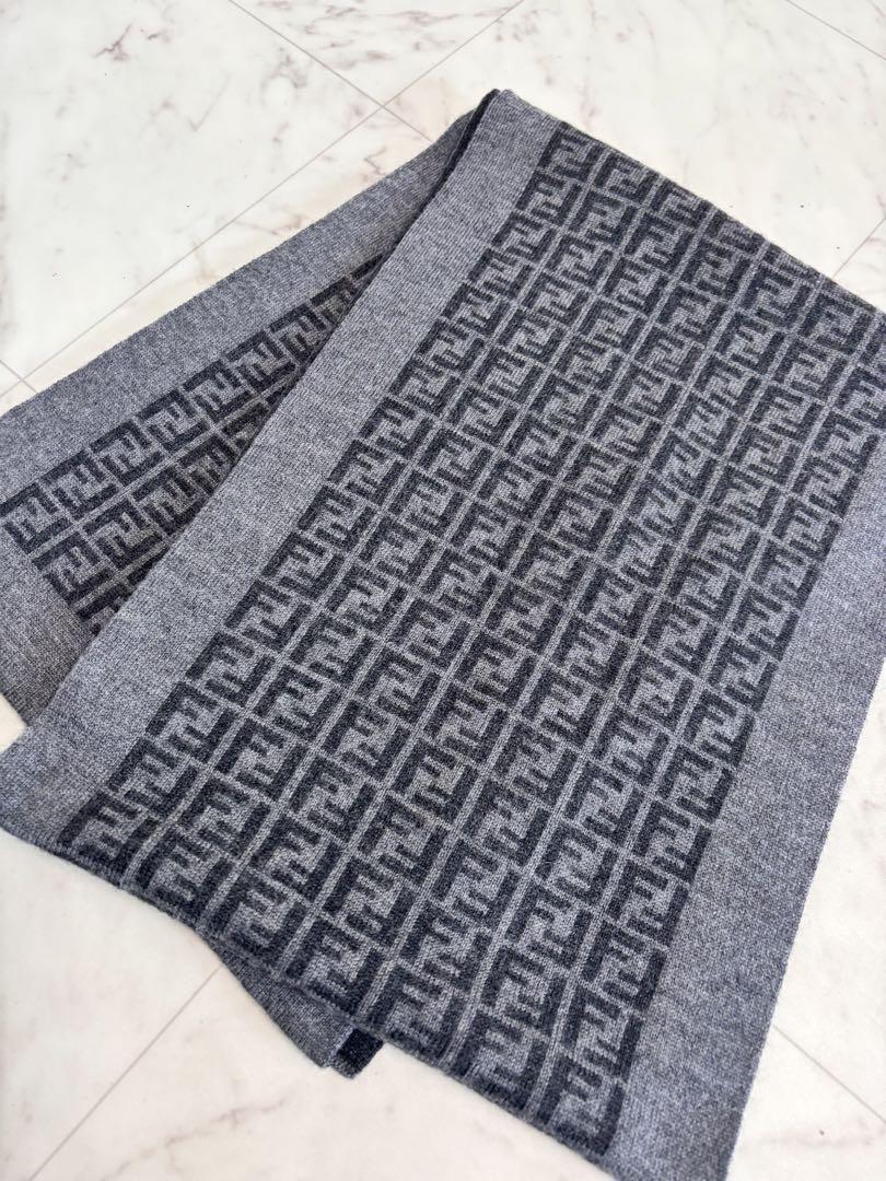 FENDIマフラー 美品