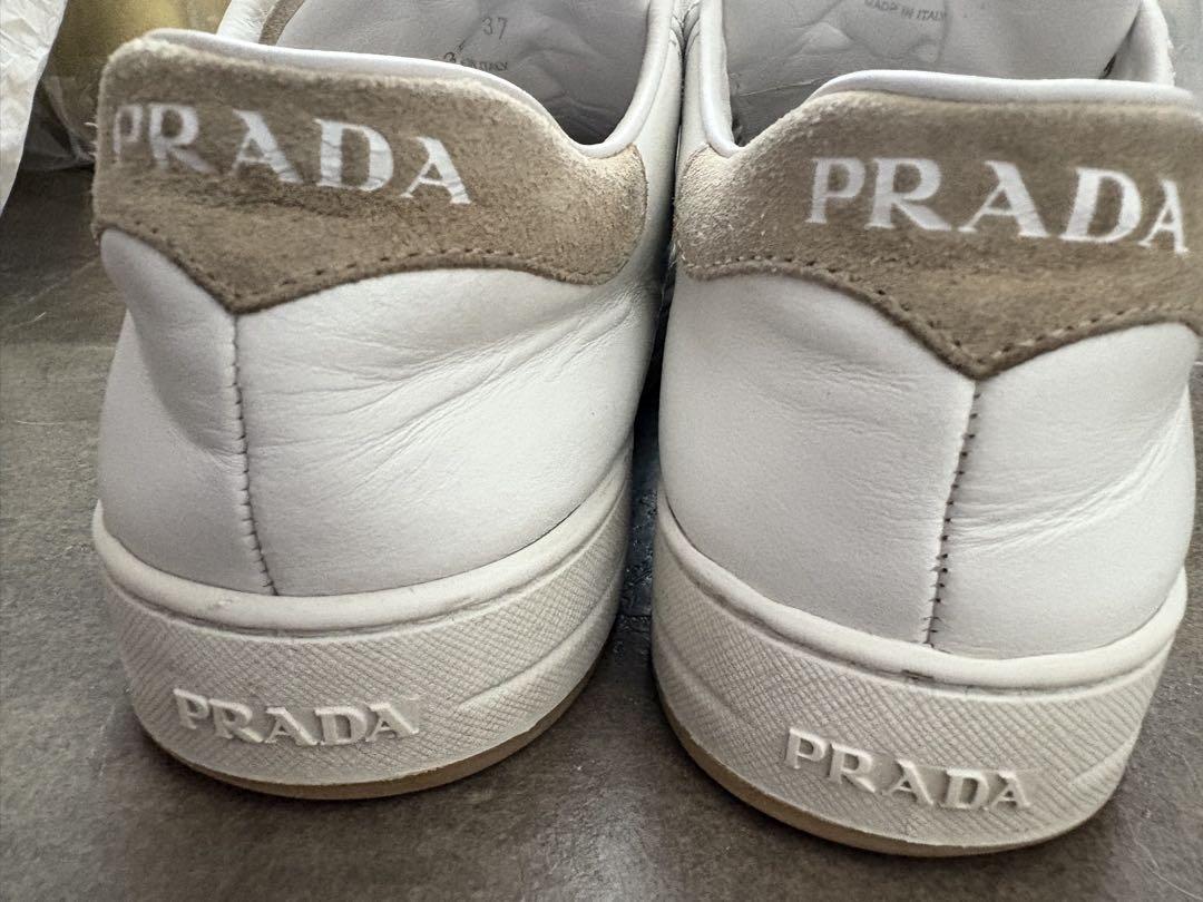 PRADA ホワイトレザースニーカー - メルカリ