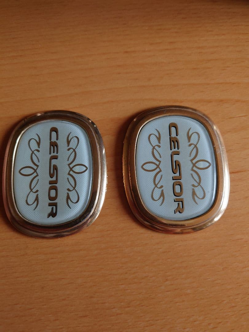 セルシオ 純正ピラーエンブレムやや傷や汚れあり BRIGHTFACE_UK