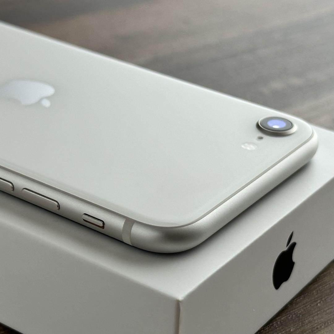 【☆極美品☆】iPhoneSE 第3世代 本体 64GB SIMフリー