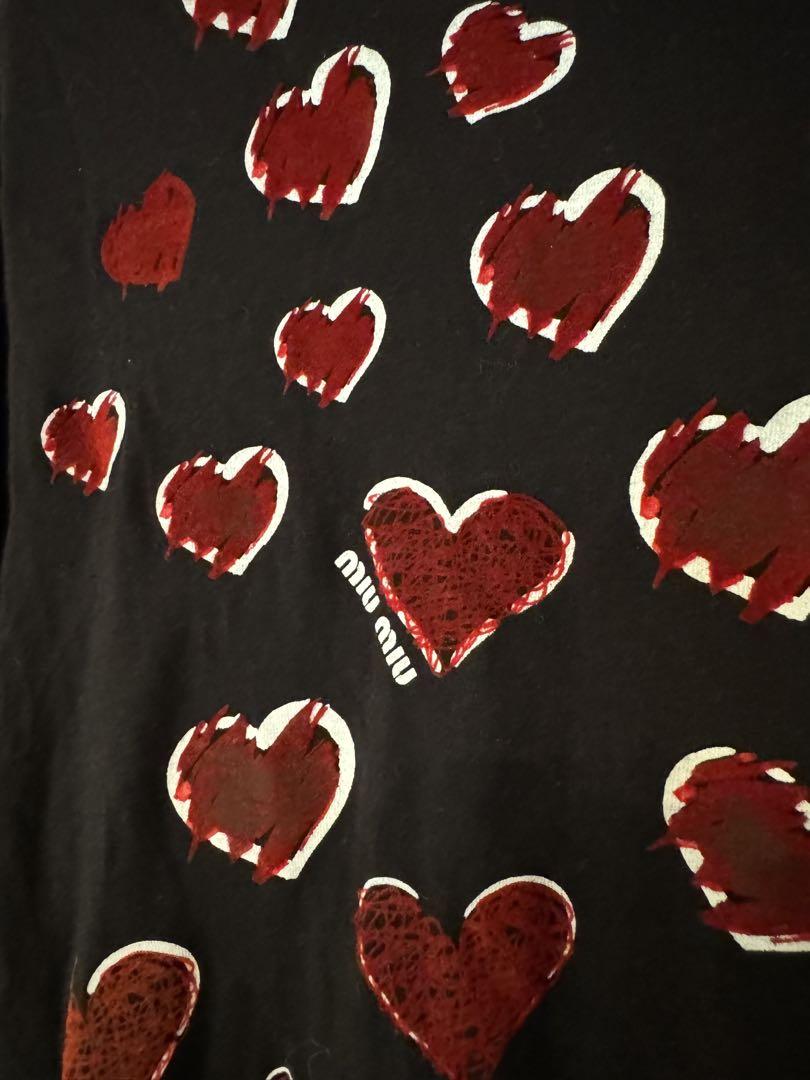 【送料無料】 六月まで出品❗️【miu miu 美品】ハート柄 ブラック Tシャツ トップス