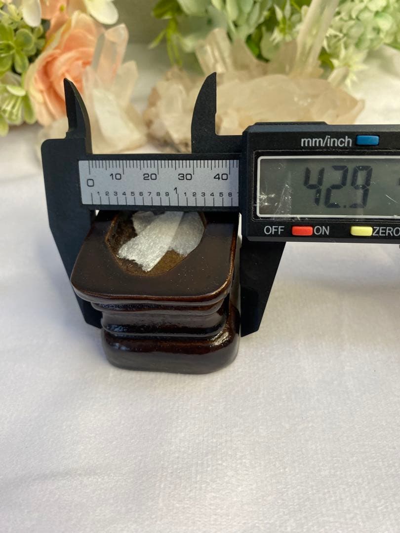 観音様　シトリン　台座付き　手彫り　置物