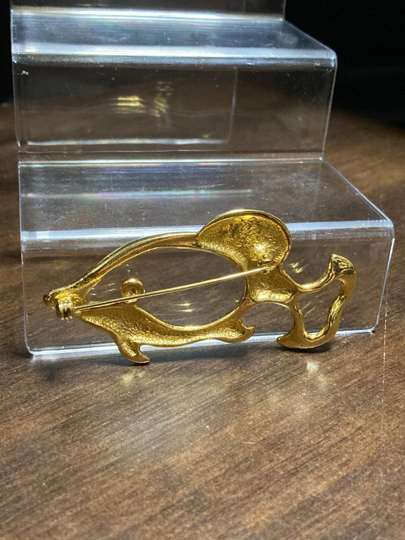 イヴサンローラン イルカ 魚 フィッシュ ブローチ ゴールドカラー