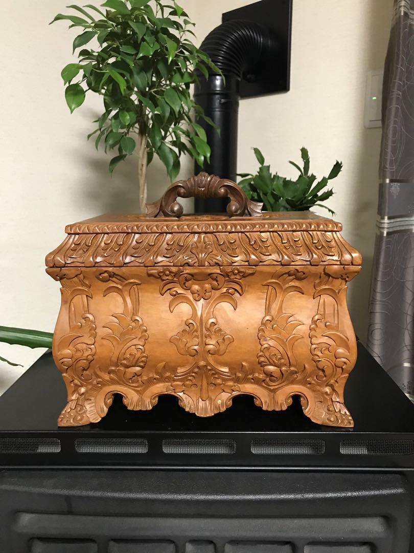 used手彫りマホガニー宝石箱　裁縫箱にも