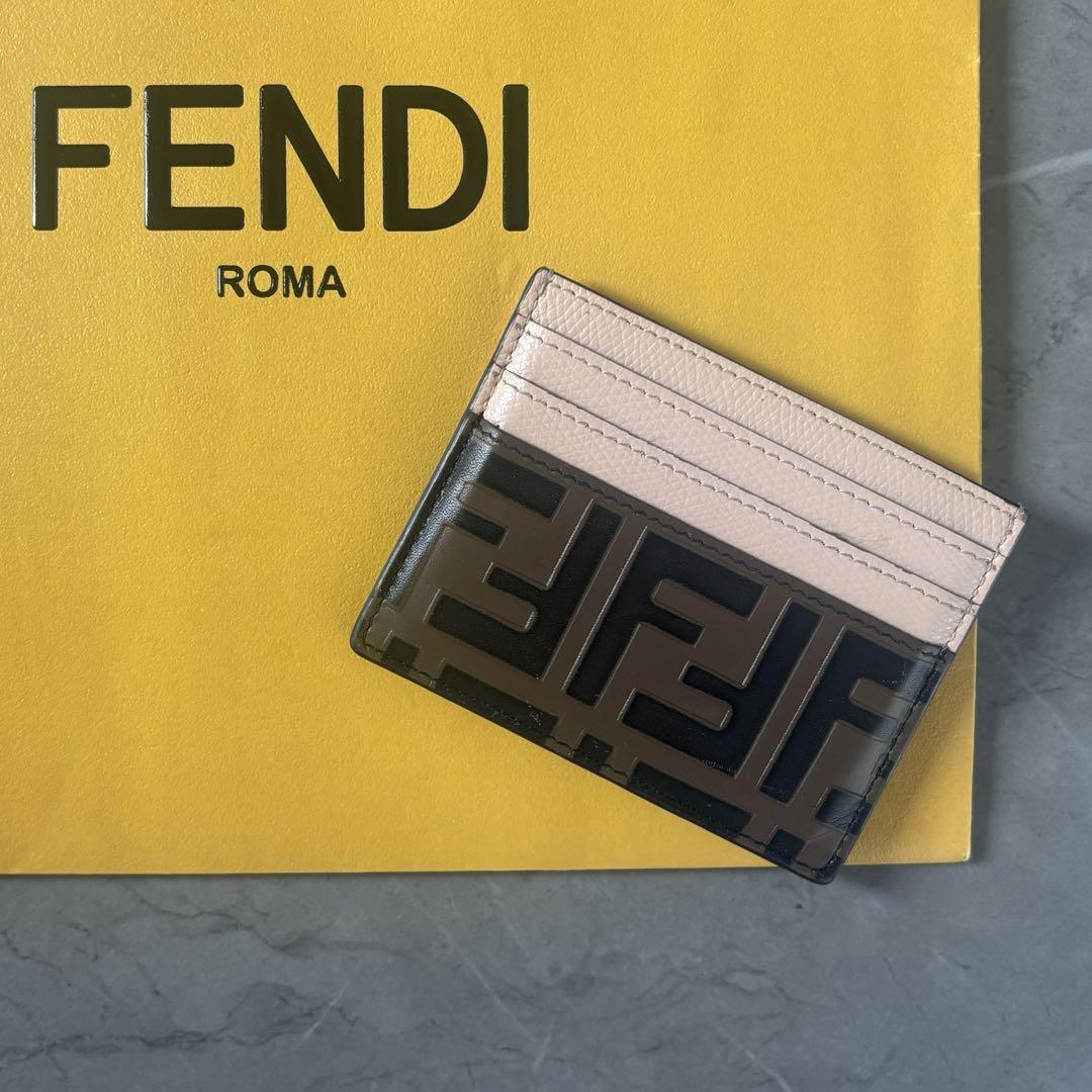 Fendi レザー カードケース ブラック/ピンク