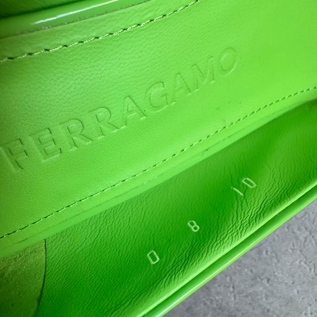 美品 SalvatoreFerragamo パテントレザー パンプス グリーン