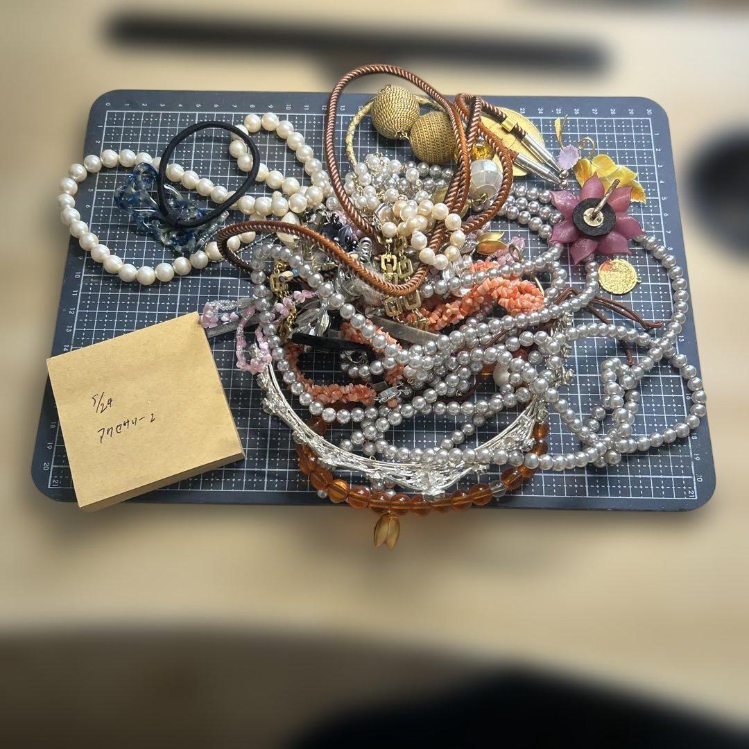 パールとビーズのアクセサリーセット