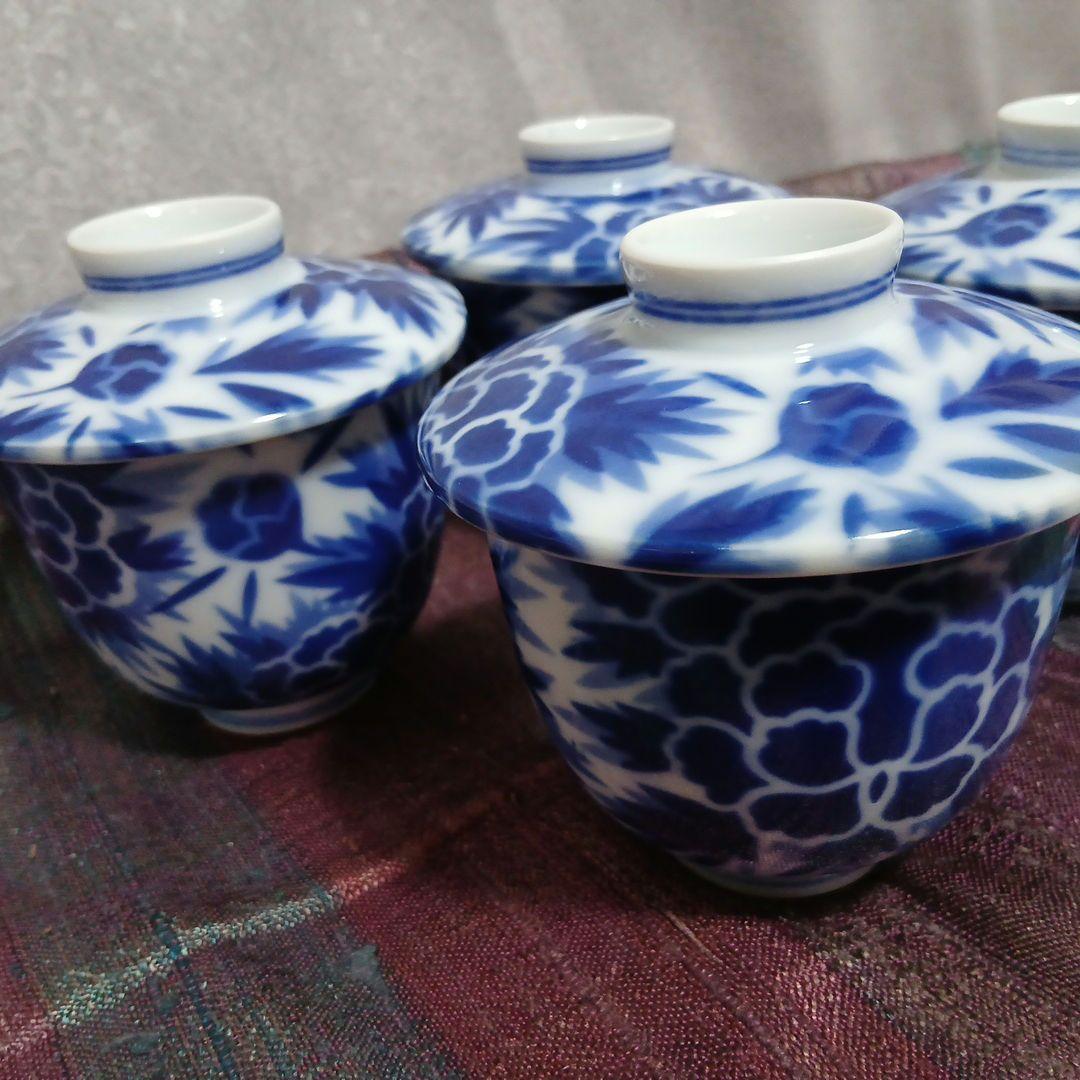 青い花柄の陶器製茶碗 深川製磁器 青と白の花柄 蓋付き茶碗蒸椀 碗 4個セット 牡丹