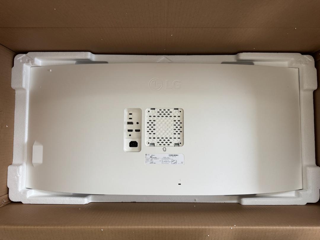 5K2K ウルトラワイドモニター LG 40WP95C-W