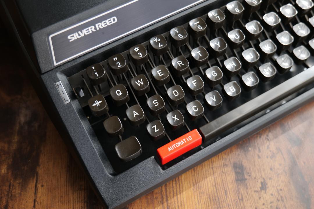 中古・美品 SILVER REED 810T 機械式タイプライター - メルカリ