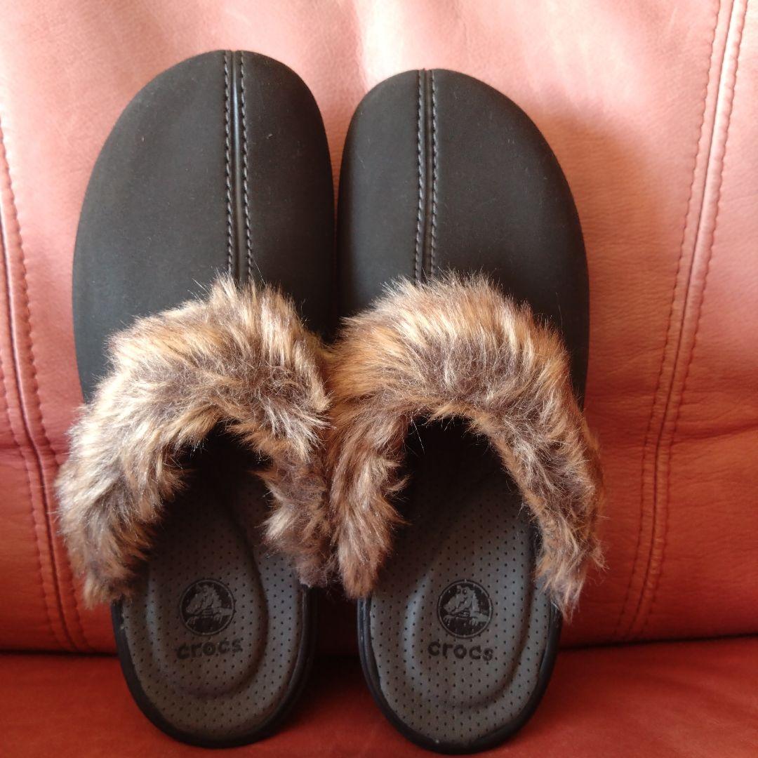 Crocs コブラーボア付き