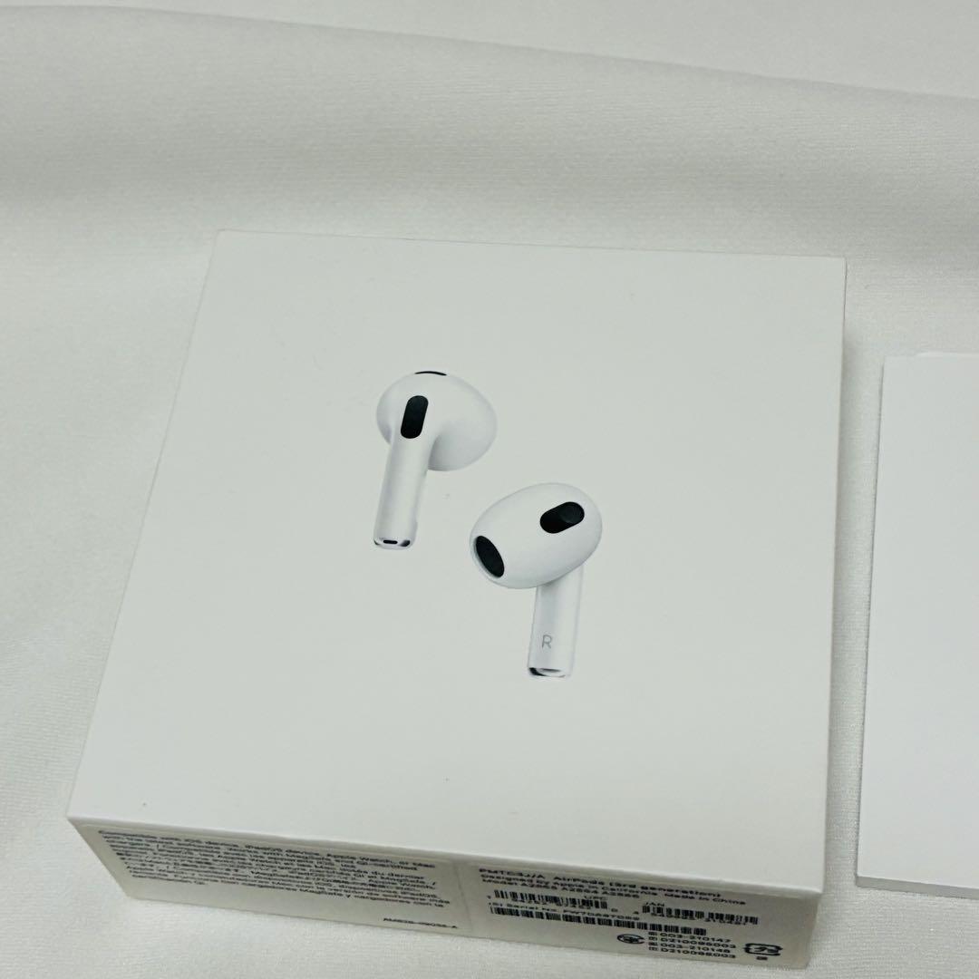 Apple AirPods第3世代 純正 正規品 本体 ホワイト 充電ケース付き