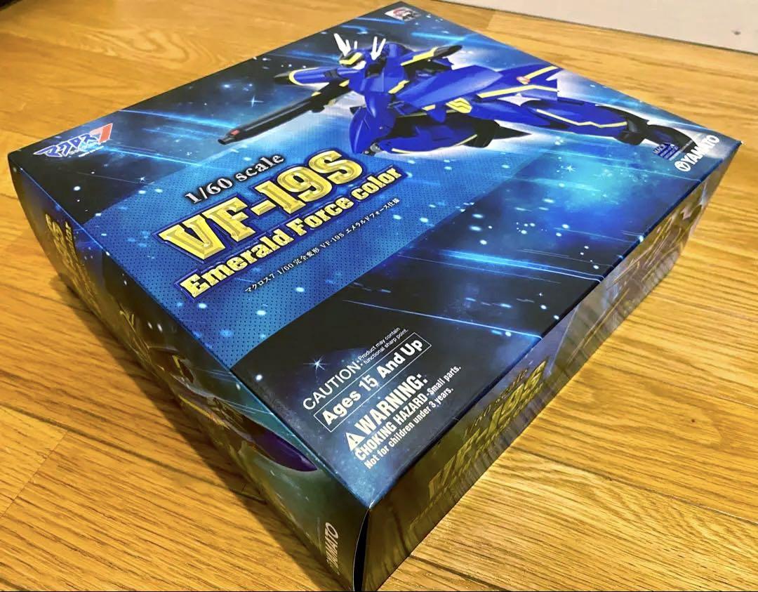 YAMATO マクロス 1/60 完全変形 VF-19S エメラルドフォース仕様
