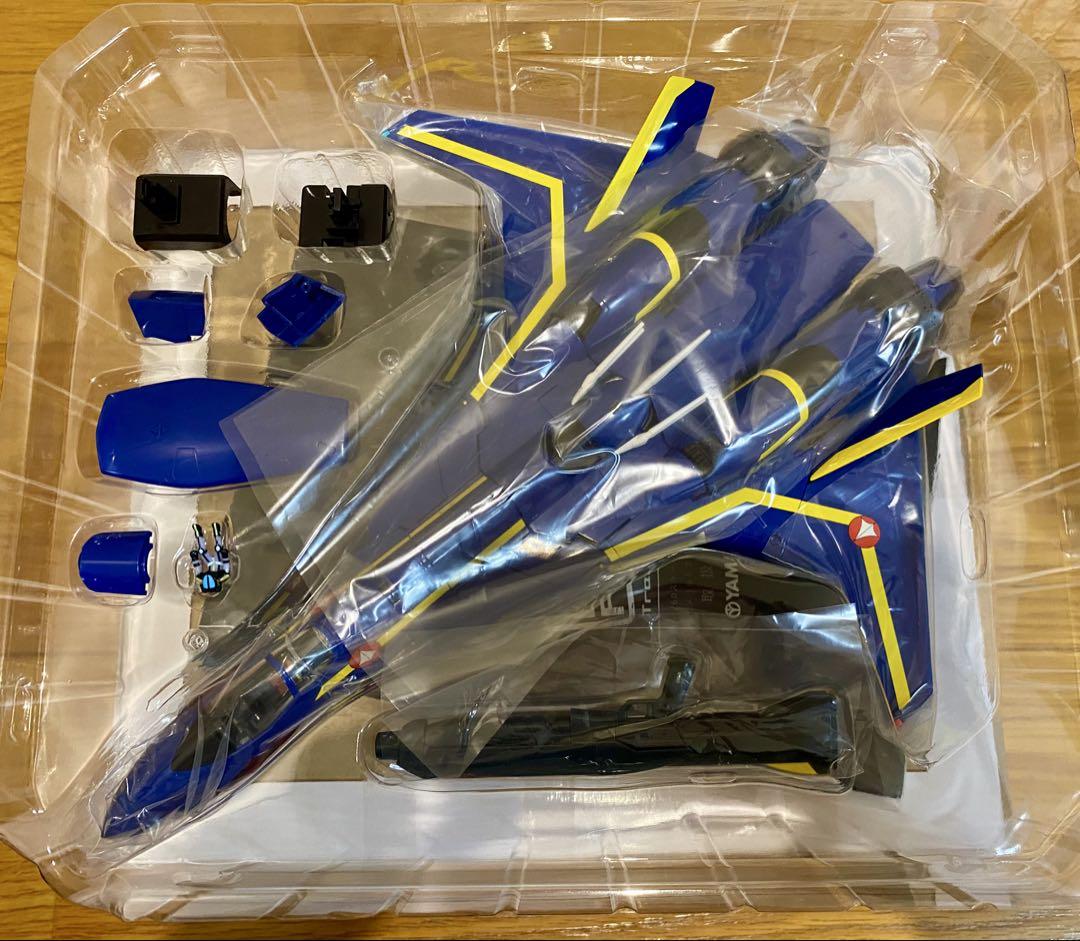 YAMATO マクロス 1/60 完全変形 VF-19S エメラルドフォース仕様