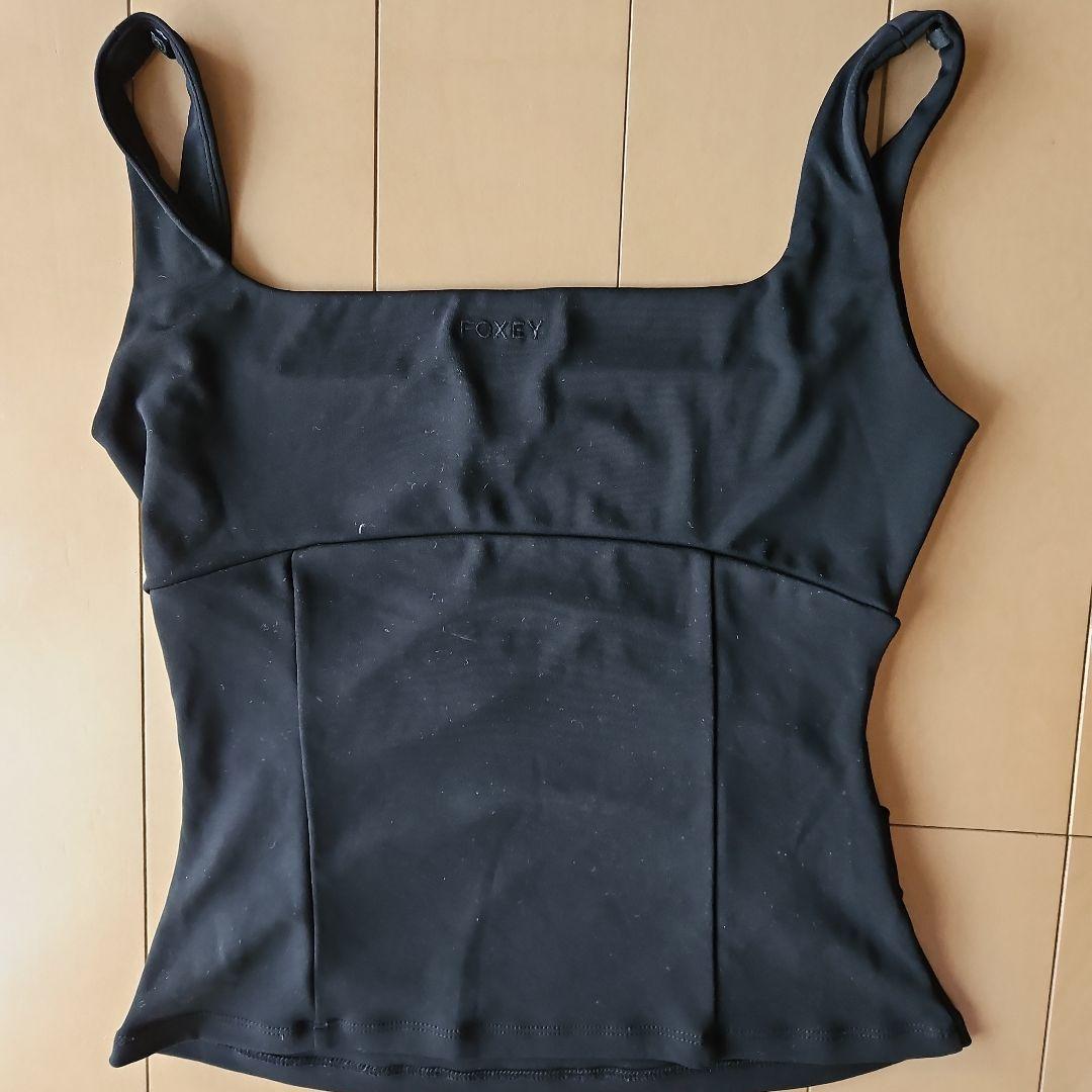 驚きの価格が実現！ FOXEY NEW 40 ブラックタンクトップ YORK トップス