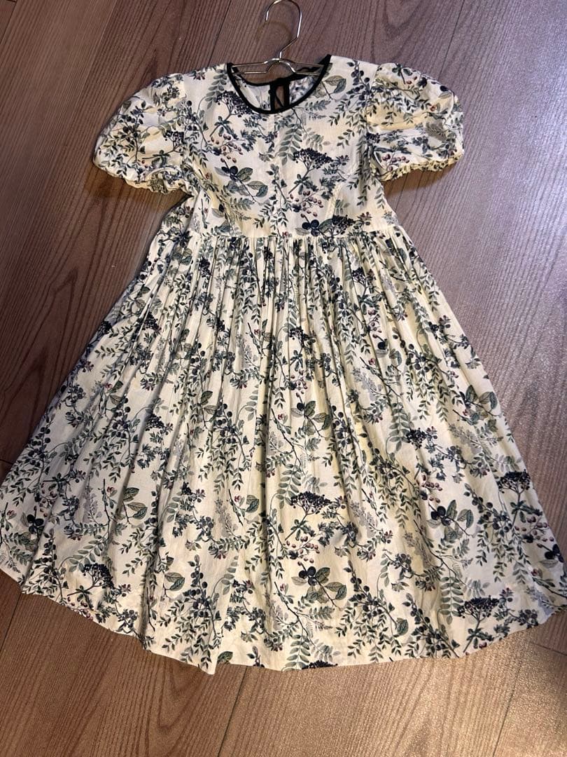 セブンテンSeventen 木の実柄プリントワンピース半袖キッズLサイズ セブンテンSeventen 木の実柄プリントワンピース半袖キッズLサイズ