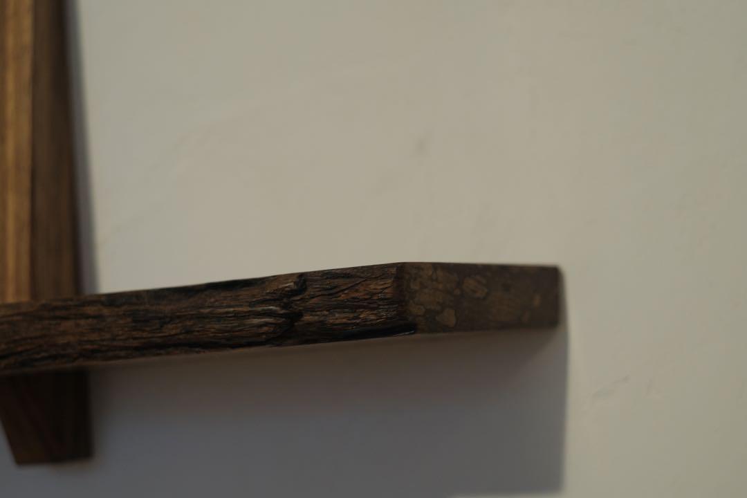 耳(樹皮)付き飾り棚