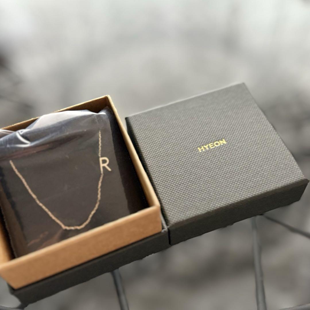 HYEON ヘヨン イニシャルネックレス Hブランド 品 通販
