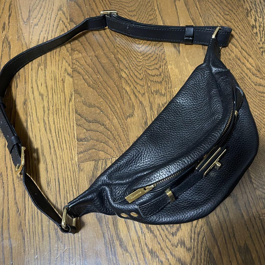 美品＊ シータパランティカ 黒 レザー ボディーバッグ