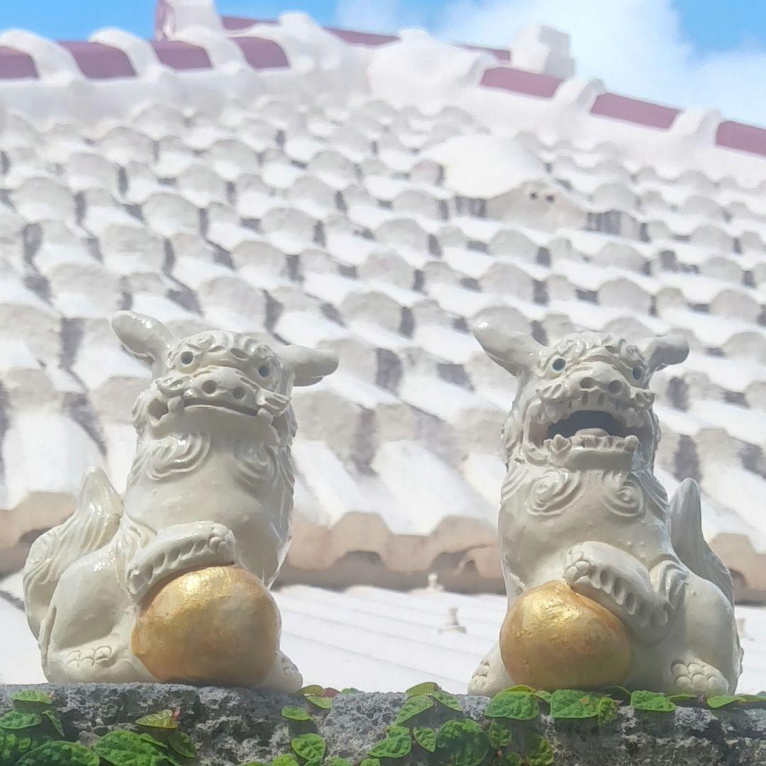 シーサー 白 小 玉抱き 陶器 置物 沖縄 やちむん 魔除け 縁起物