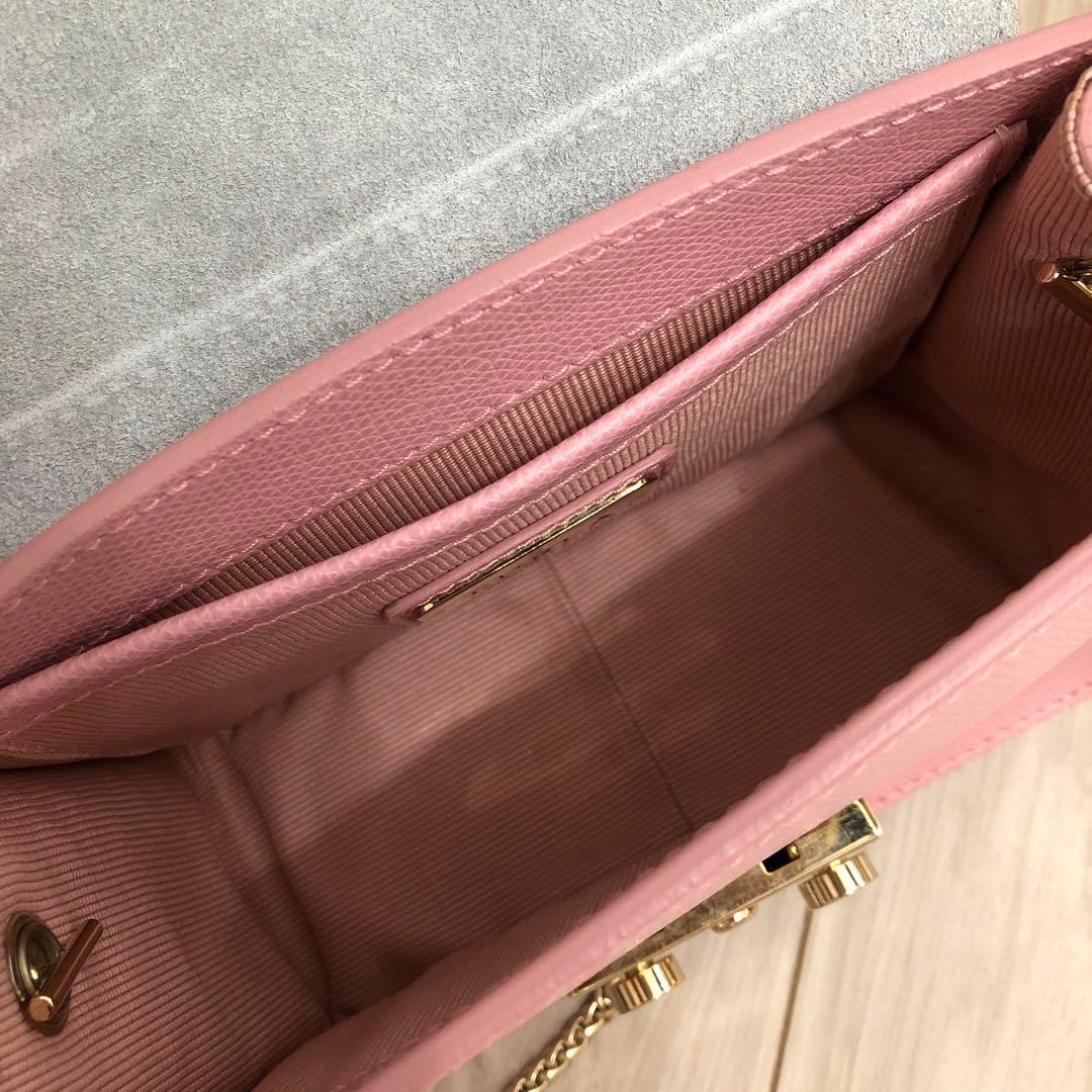 メトロポリス ピンク