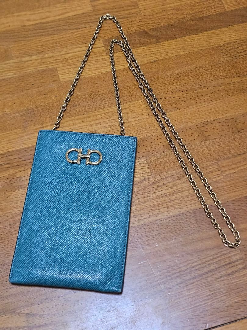サルヴァトーレフェラガモ スマホショルダー チェーン グリーン ゴールドSalvatore Ferragamo