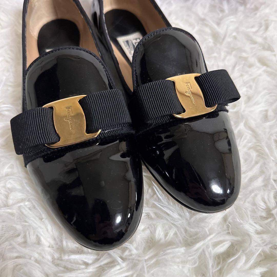 美品✨サルヴァトーレフェラガモ　フラットパンプス　ヴァラ　スコッティ　ブラック