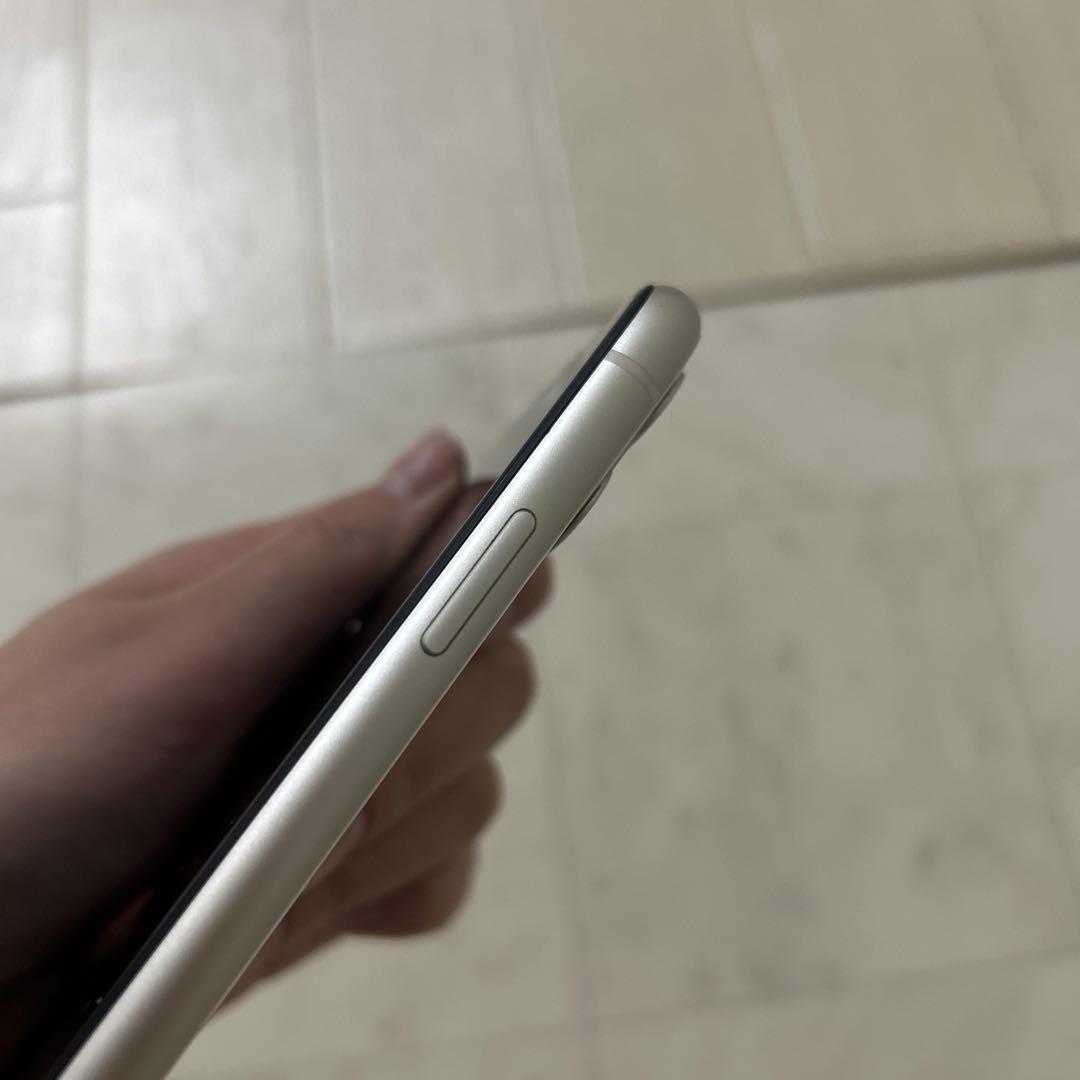 美品】Apple iPhone 11 ホワイト 64GB