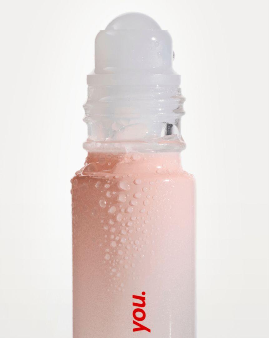 Glossier You Rollerball 香水 ロールオン Amazon.com : Glossier You Eau de Parfum Rollerball 0.27 fl