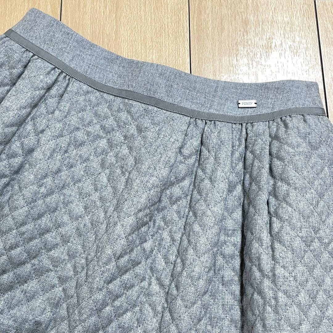 極美品✨フォクシー キルティング スカート　ロゴプレート グレー フレア 40
