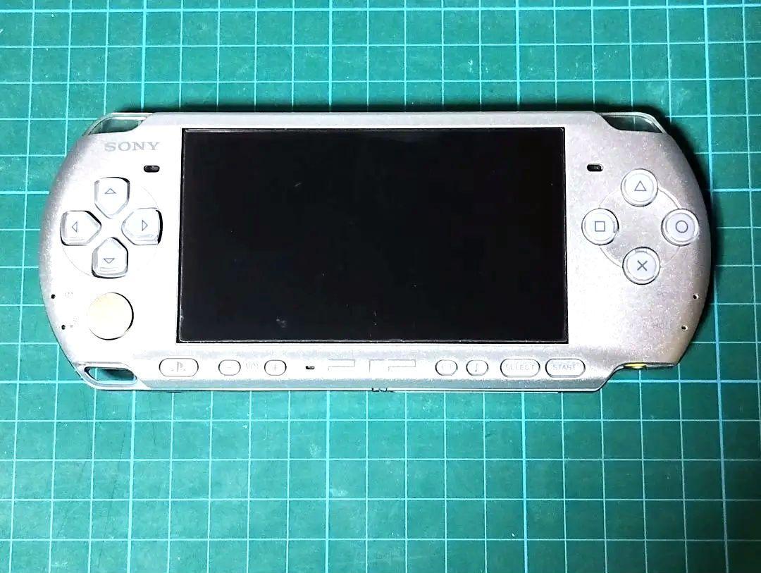 本体のみジャンク品　PSP３０００シルバー&ソフト２つまとめ売り