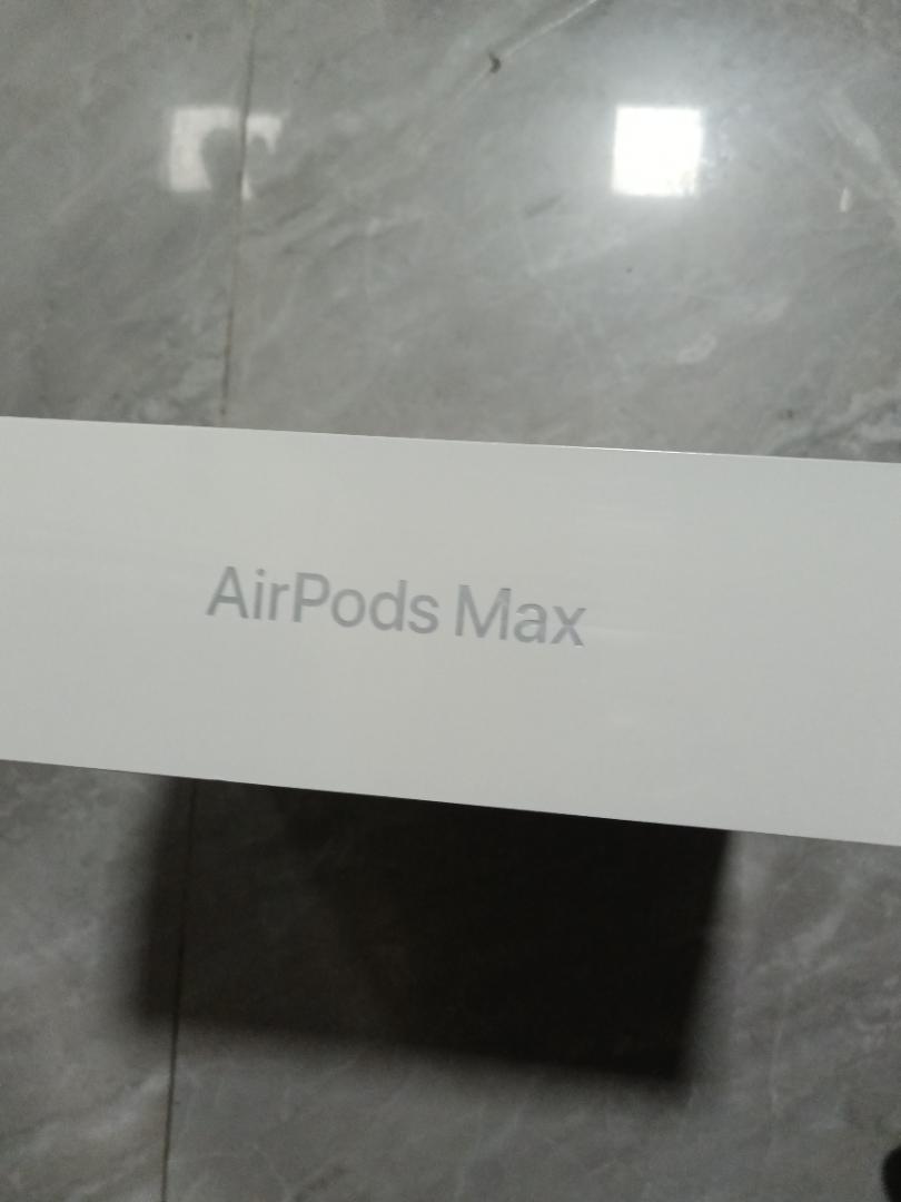 ♠ AirPods