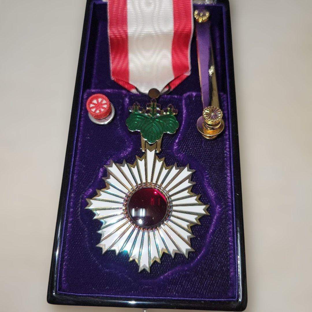 勲章　旭日双光章　佩用金具付き