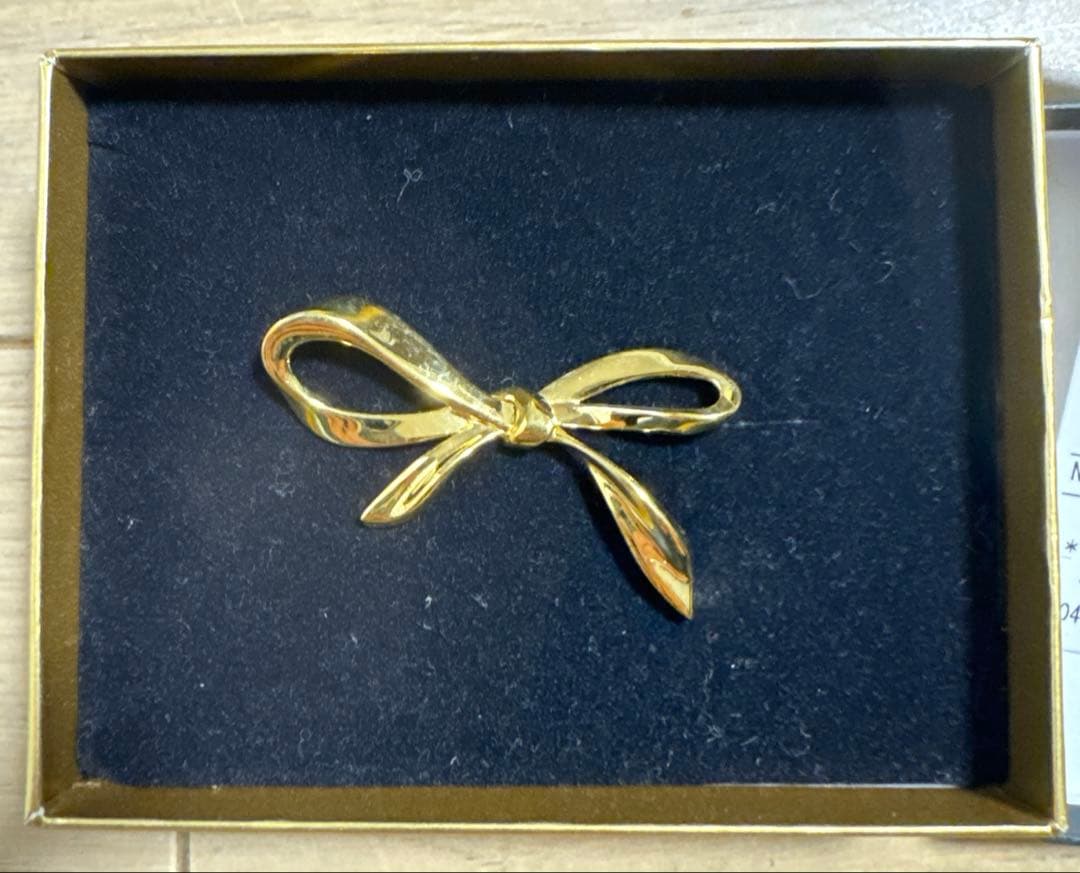 Aquascutum ゴールドリボンブローチ Fサイズ