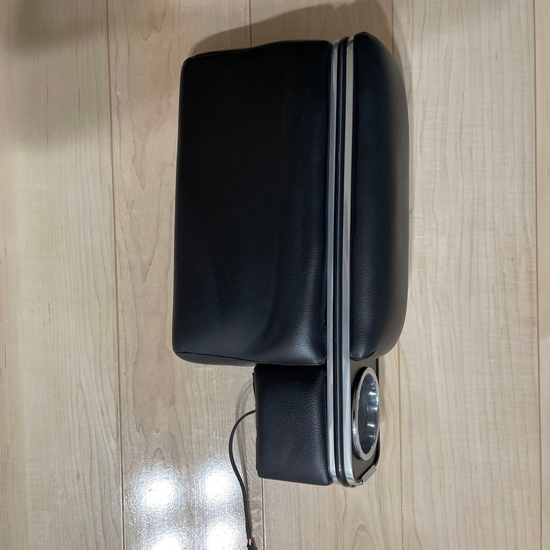 収納スペース付き センターコンソールアームレスト傷や汚れあり