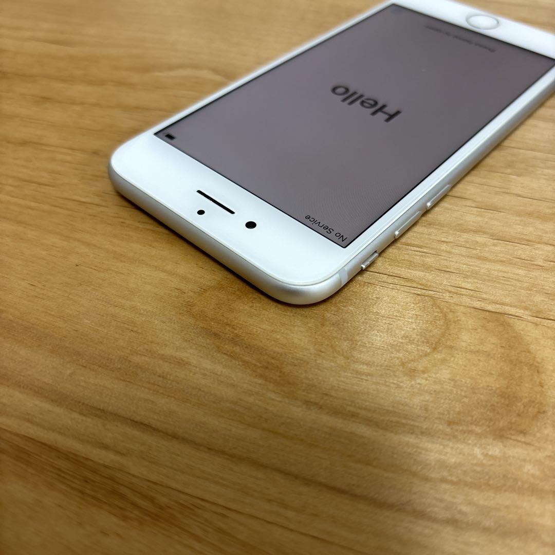 iPhone 8 シルバー　64GB SIMフリー